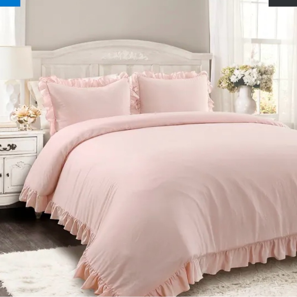 Lush Decor Full/Queen Comforter and 2 shams